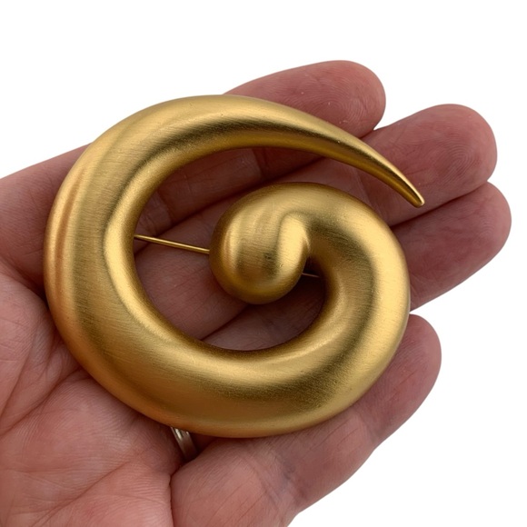 MONET TADPOLE SWIRL BROOCH PIN MATTE BRUSHED GOLD PLATE VINTAGE SIGNED 2-1/4" - Picture 4 of 9